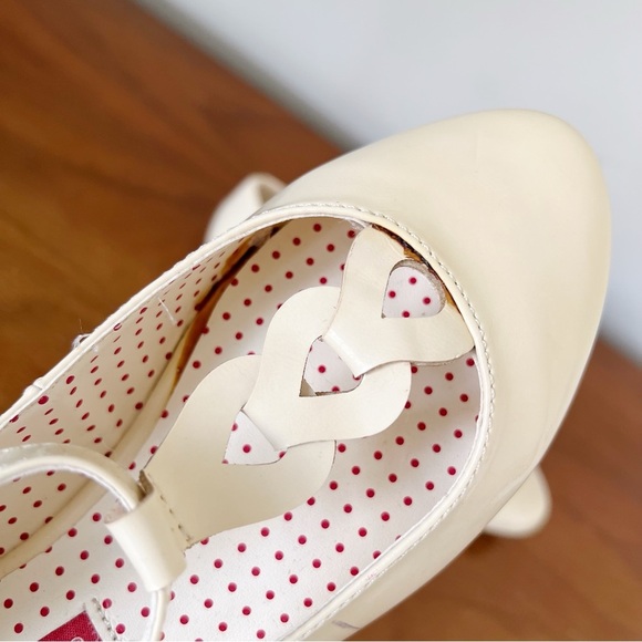 BAIT Footwear • t-strap ballet flats round toe cream ivory patent vegan retro - Picture 9 of 11